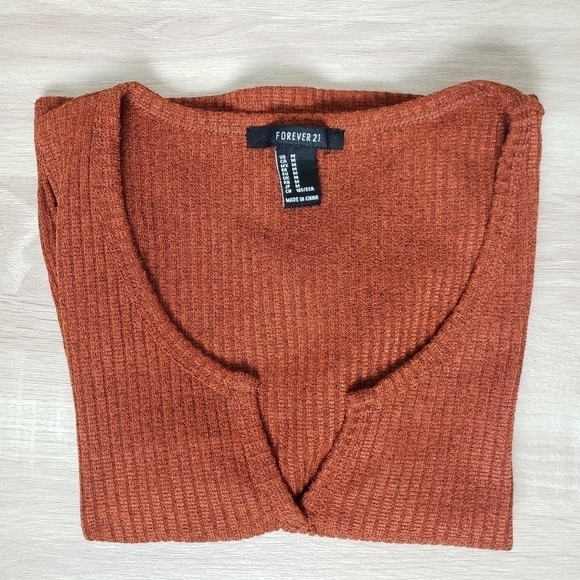 FOREVER 21 Cropped Short-sleeved Top - Picture 7 of 7